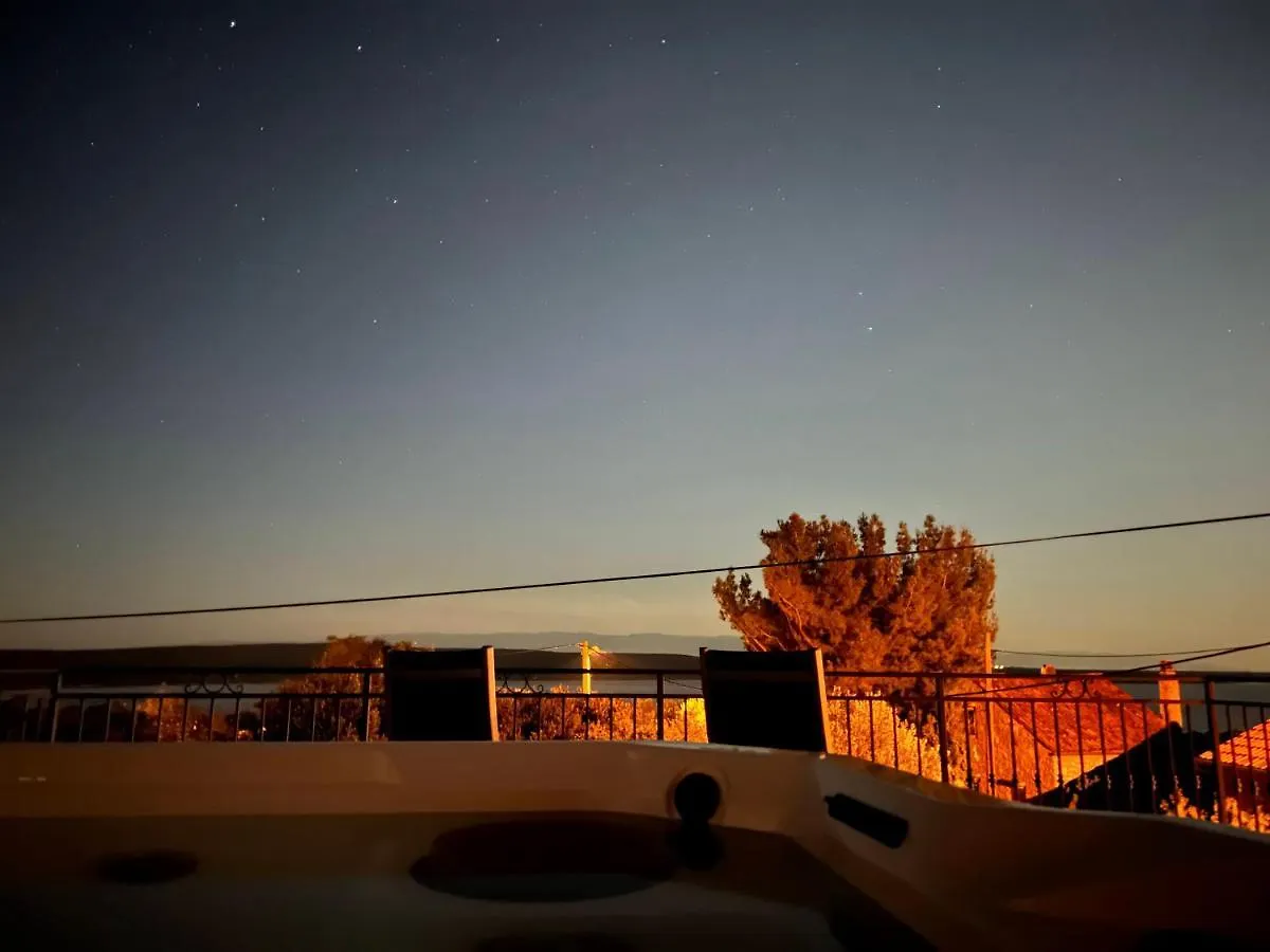 Podgora Experience Suite With Jacuzzi Nerezine Croazia