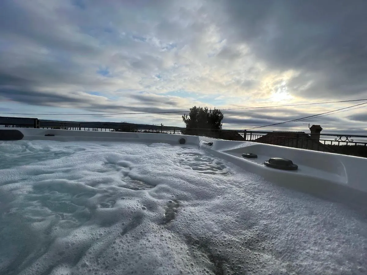 Appartamento Podgora Experience Suite With Jacuzzi Nerezine